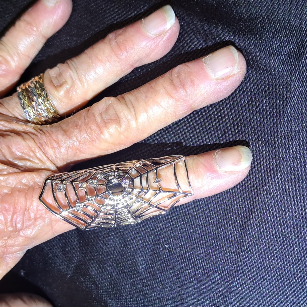 Akira SPIDER LONG FINGER RING - Picture 6 of 6